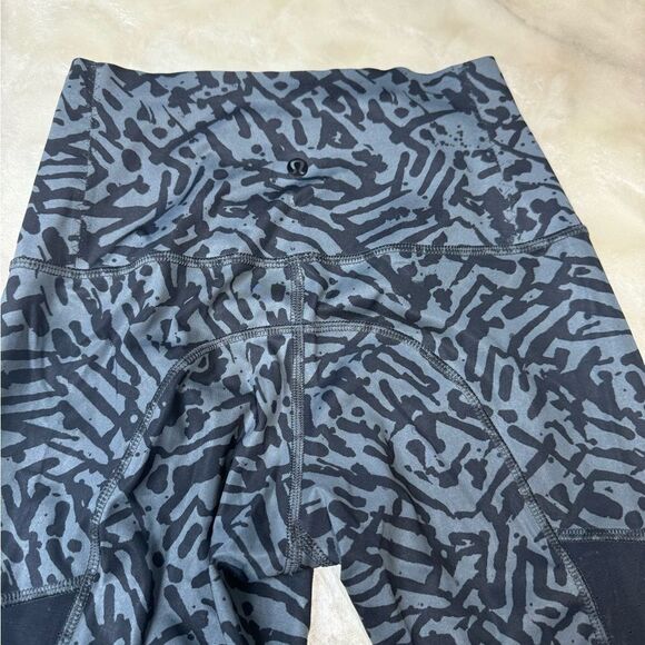 Lululemon Hot to Street Crop Biggie Brushed Animal Coal Black Legging Size 4 EUC - Picture 8 of 11